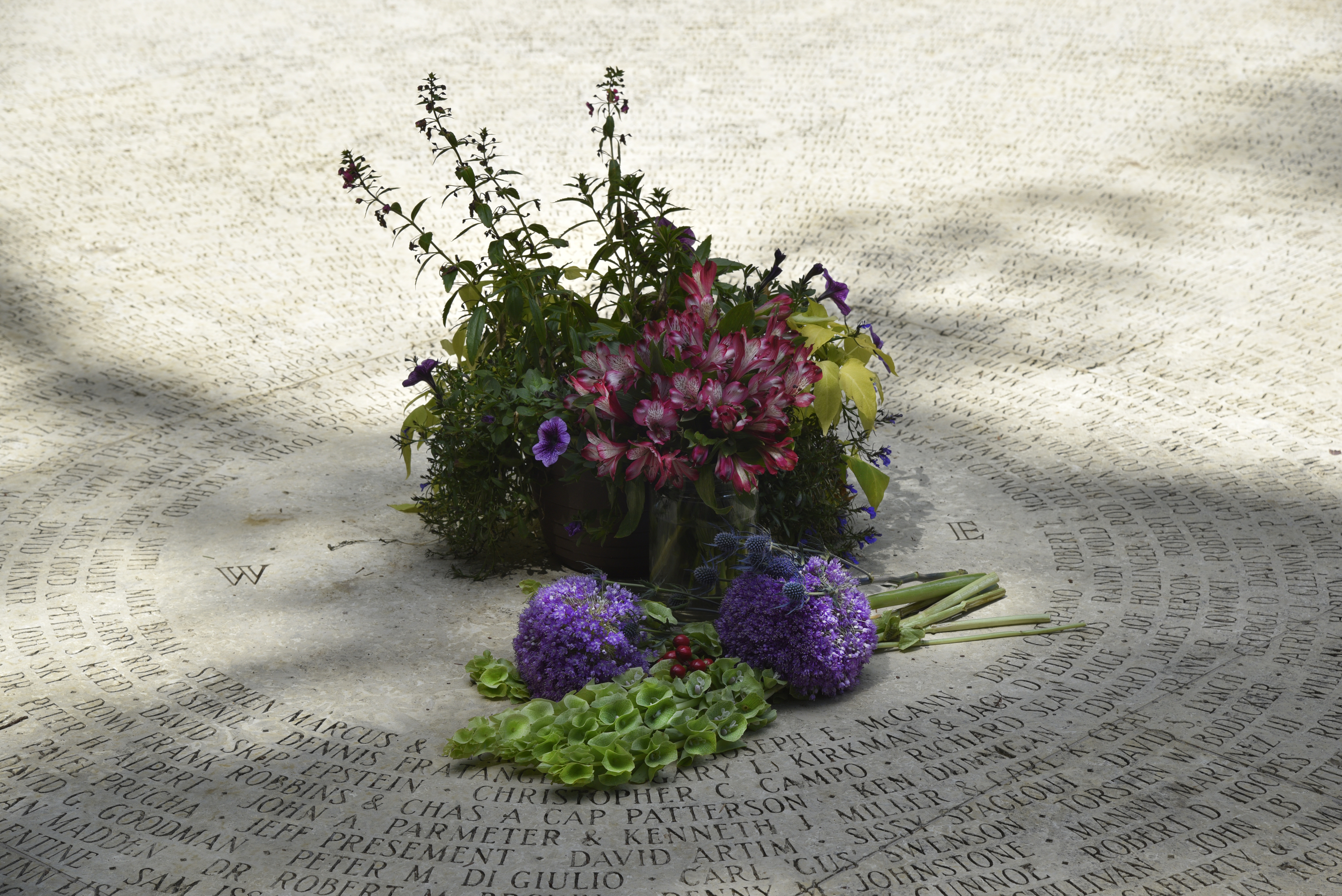 Circle of Friends Centerpiece